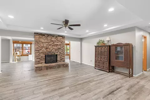 Living - 539 Erie St, Springfield, MO 65807 photo 1 of 2
