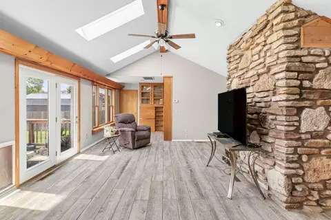 Living - 539 Erie St, Springfield, MO 65807 photo 2 of 2