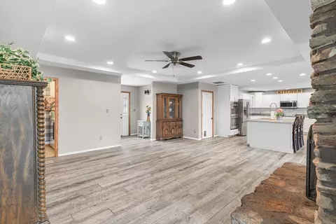 Entry Way - 539 Erie St, Springfield, MO 65807 photo 2 of 3