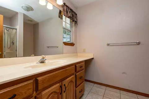Bath - 4336 W 3rd St, Battlefield, MO 65619 photo 2 of 3