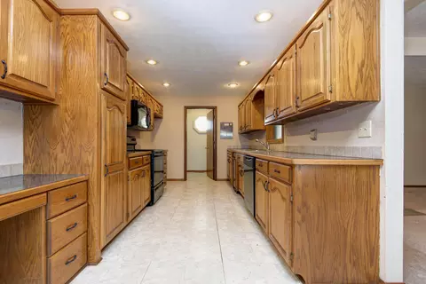 Kitchen - 4336 W 3rd St, Battlefield, MO 65619 photo 2 of 5