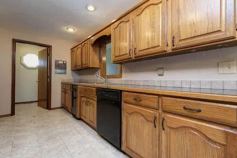 Kitchen - 4336 W 3rd St, Battlefield, MO 65619 photo 4 of 5