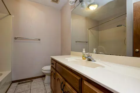 Bath - 4336 W 3rd St, Battlefield, MO 65619 photo 1 of 3