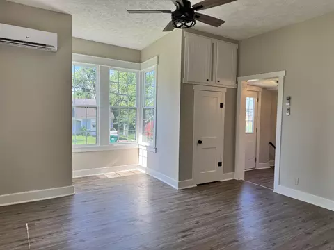 Living - 701 Oak St, Cabool, MO 65689 photo 7 of 7