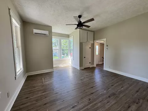 Living - 701 Oak St, Cabool, MO 65689 photo 5 of 7