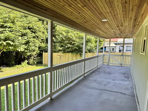 Exterior - 701 Oak St, Cabool, MO 65689 photo 9 of 12