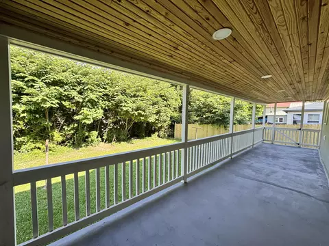 Exterior - 701 Oak St, Cabool, MO 65689 photo 2 of 12