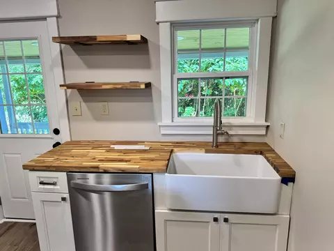 Kitchen - 701 Oak St, Cabool, MO 65689 photo 7 of 7