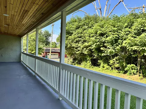Exterior - 701 Oak St, Cabool, MO 65689 photo 8 of 12
