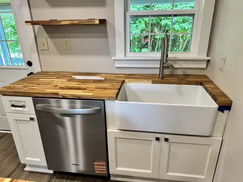 Kitchen - 701 Oak St, Cabool, MO 65689 photo 3 of 7