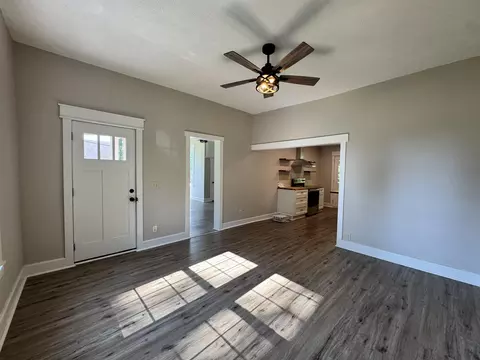 Living - 701 Oak St, Cabool, MO 65689 photo 4 of 7