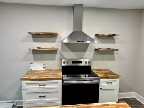Kitchen - 701 Oak St, Cabool, MO 65689 photo 2 of 7