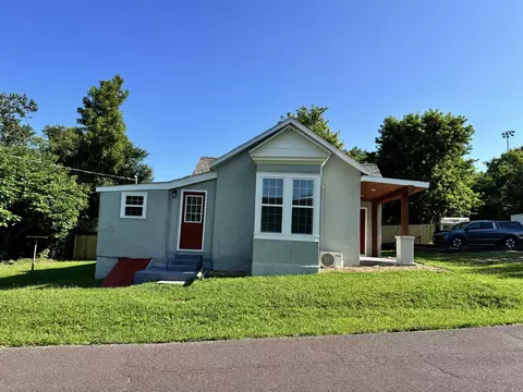 Exterior - 701 Oak St, Cabool, MO 65689 photo 4 of 12