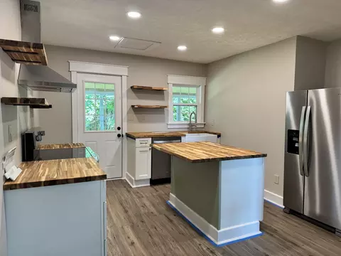 Kitchen - 701 Oak St, Cabool, MO 65689 photo 1 of 7