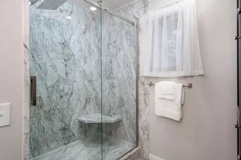 Bath - 5201 S Timberlake Dr, Springfield, MO 65804 photo 3 of 6