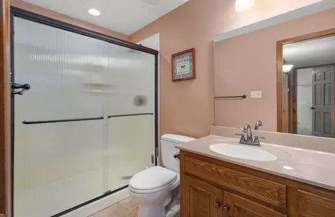 Bath - 5201 S Timberlake Dr, Springfield, MO 65804 photo 6 of 6