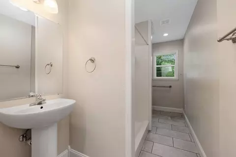 Bath - 1103 S Overhill Ave, Springfield, MO 65802 photo 2 of 5