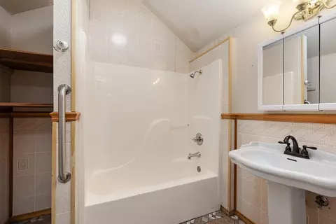 Bath - 1103 S Overhill Ave, Springfield, MO 65802 photo 5 of 5