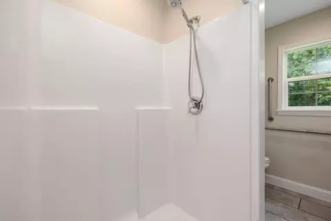 Bath - 1103 S Overhill Ave, Springfield, MO 65802 photo 4 of 5