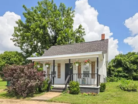 Exterior - 704 Main St, Cabool, MO 65689 photo 2 of 2