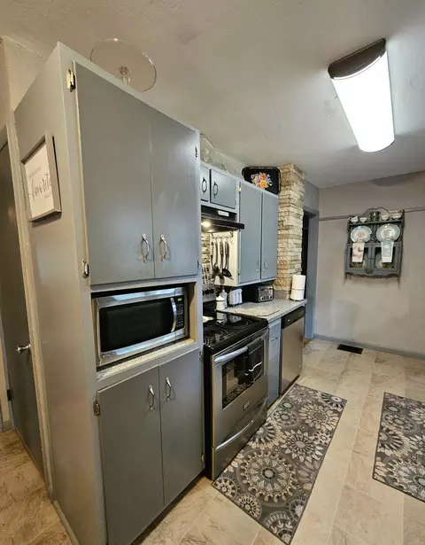 Kitchen - 1157 E Dade 186, Ash Grove, MO 65604 photo 10 of 13