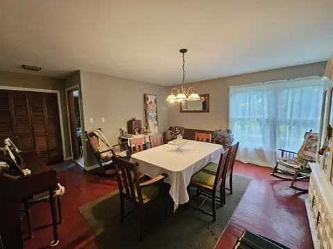 Dining - 1157 E Dade 186, Ash Grove, MO 65604 photo 4 of 5