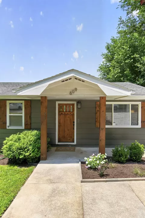 609 S 6th St, Ozark, MO 65721 photo 5