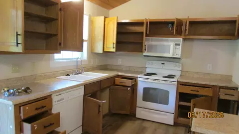 Kitchen - 18 Shorty Rd, Buffalo, MO 65622 photo 2 of 2