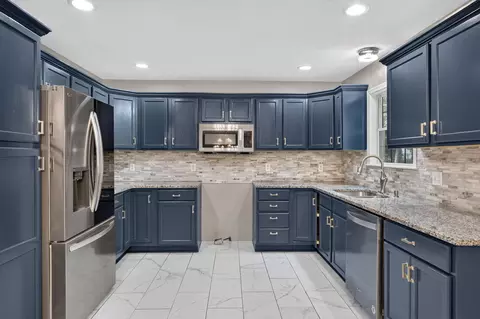 Kitchen - 234 Mesquite Dr, Branson, MO 65616 photo 2 of 2