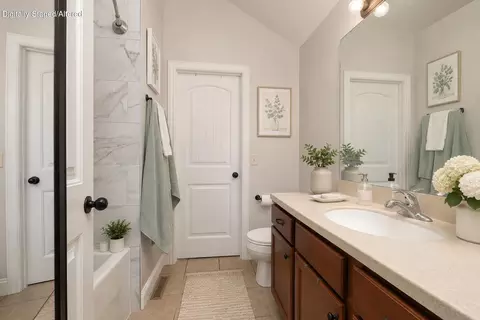 Bath - 1260 S Strasbourg Ave, Springfield, MO 65802 photo 2 of 3