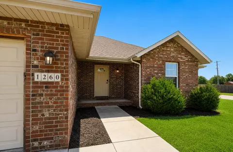 Exterior - 1260 S Strasbourg Ave, Springfield, MO 65802 photo 3 of 6