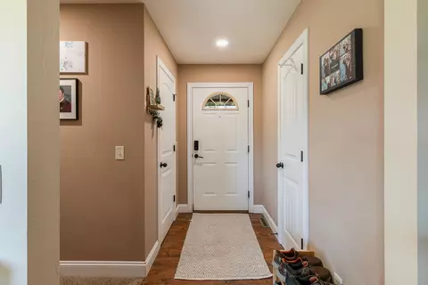 Entry Way - 1260 S Strasbourg Ave, Springfield, MO 65802 photo 1 of 5
