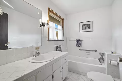 Bath - 660 W Primrose St, Springfield, MO 65807 photo 2 of 2