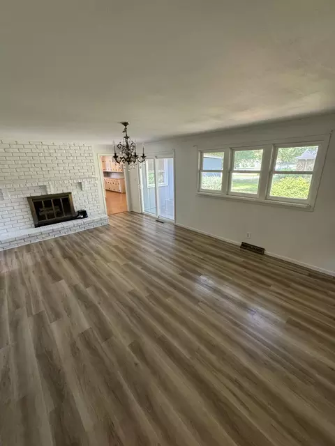 Living - 3510 S Broadway Ave, Springfield, MO 65807 photo 2 of 3