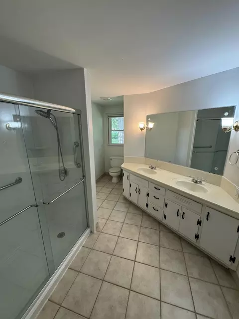 Bath - 3510 S Broadway Ave, Springfield, MO 65807 photo 1 of 3