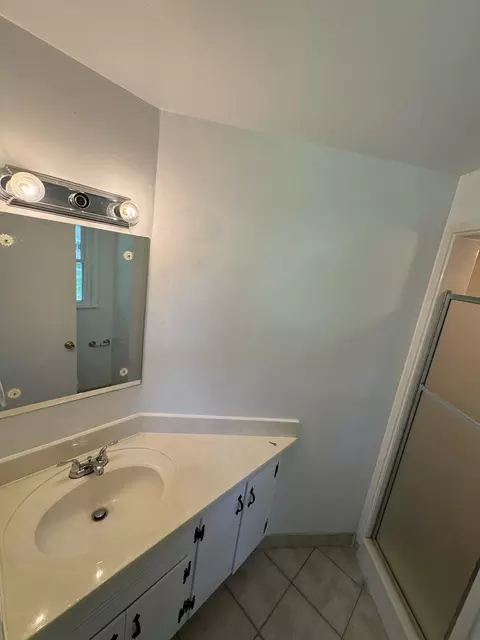 Bath - 3510 S Broadway Ave, Springfield, MO 65807 photo 3 of 3