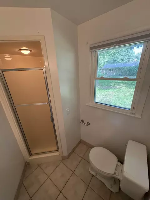 Bath - 3510 S Broadway Ave, Springfield, MO 65807 photo 2 of 3