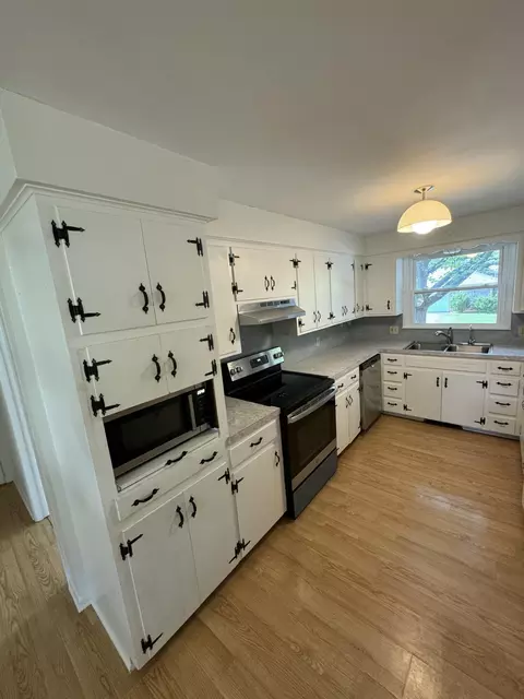 Kitchen - 3510 S Broadway Ave, Springfield, MO 65807 photo 2 of 2