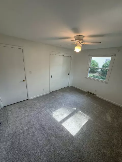 Bedroom - 3510 S Broadway Ave, Springfield, MO 65807 photo 2 of 5