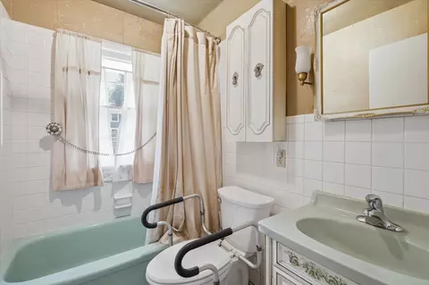 Bath - 1900 S Virginia Ave, Springfield, MO 65807 photo 2 of 2
