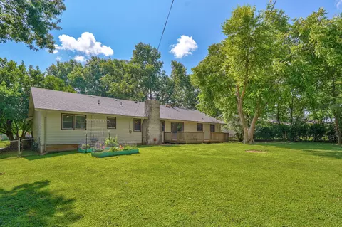 Exterior - 3555 S Parkhill Ave, Springfield, MO 65807 photo 9 of 12