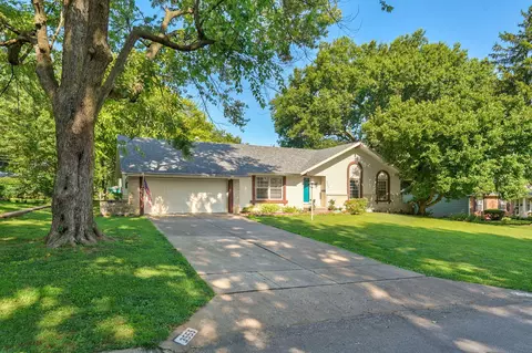 Exterior - 3555 S Parkhill Ave, Springfield, MO 65807 photo 3 of 12