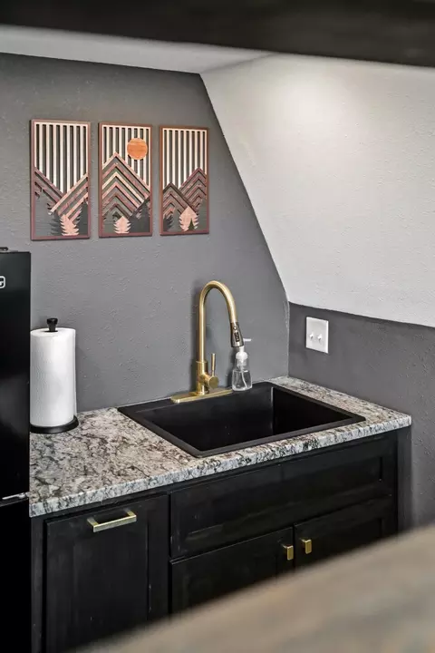 Kitchen - 407 Iroquois Ln, Lampe, MO 65681 photo 2 of 4