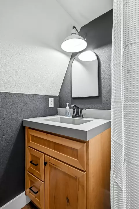 Bath - 407 Iroquois Ln, Lampe, MO 65681 photo 2 of 2
