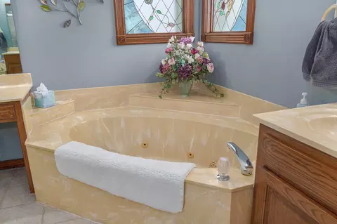 Bath - 5503 S Kimbrough Ave, Springfield, MO 65810 photo 4 of 6