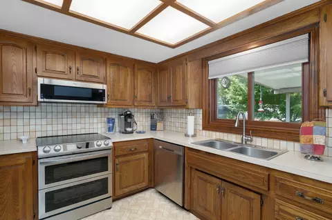 Kitchen - 5503 S Kimbrough Ave, Springfield, MO 65810 photo 3 of 6