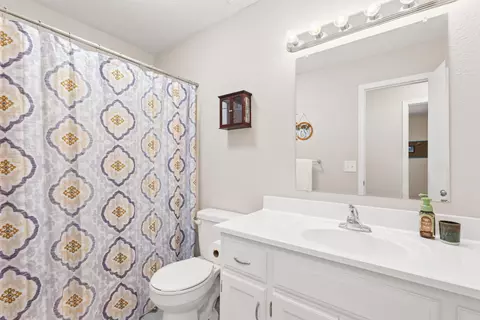 Bath - 2503 N Rogers Ave, Springfield, MO 65803 photo 2 of 2