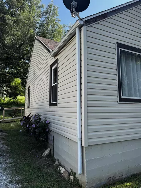 Exterior - 713 E Benton Ave, Ava, MO 65608 photo 4 of 7