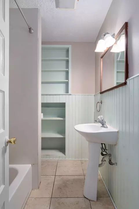 Bath - 1227 N Clay Ave, Springfield, MO 65802 photo 2 of 3