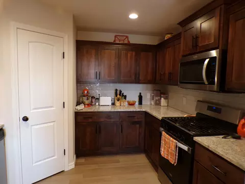Kitchen - 517 N Stella Ct, Willard, MO 65781 photo 7 of 7